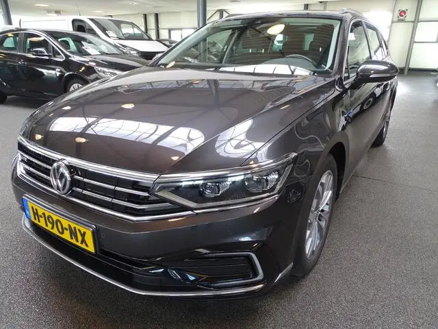 Photo 1 : Volkswagen Passat 2020 Hybride