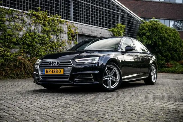 Photo 1 : Audi A4 2017 Essence