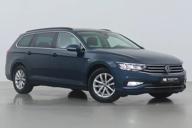 Photo 1 : Volkswagen Passat 2023 Petrol