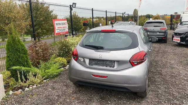 Photo 1 : Peugeot 208 2019 Petrol