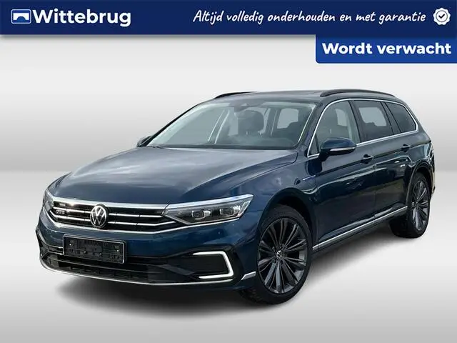 Photo 1 : Volkswagen Passat 2021 Hybride