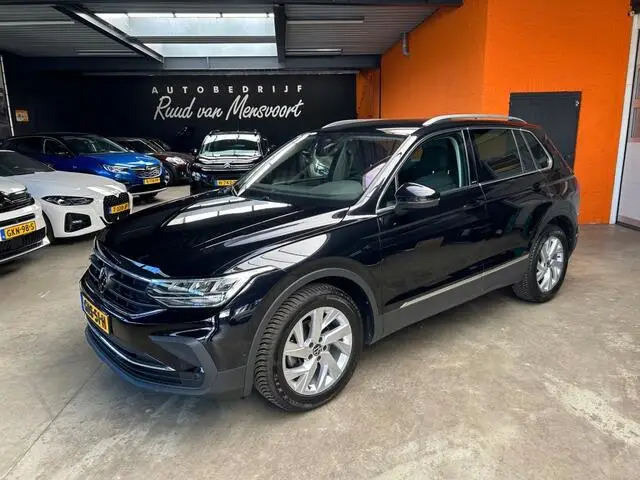 Photo 1 : Volkswagen Tiguan 2023 Essence