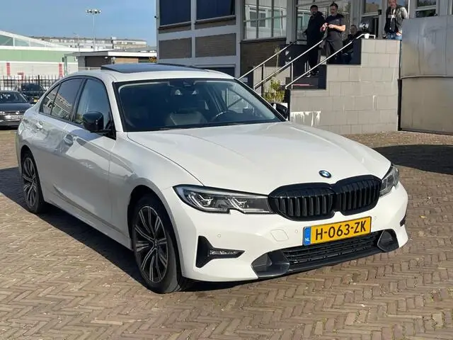 Photo 1 : Bmw Serie 3 2019 Hybride