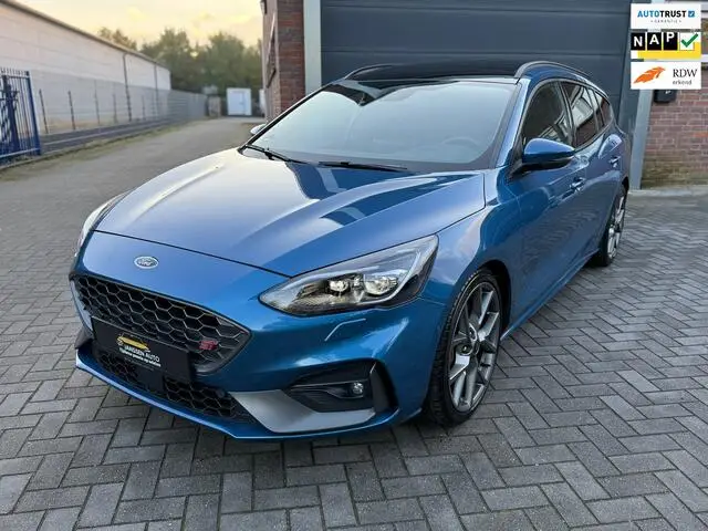 Photo 1 : Ford Focus 2019 Petrol