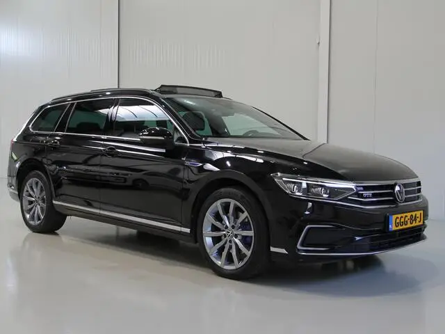 Photo 1 : Volkswagen Passat 2023 Hybride