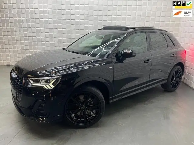 Photo 1 : Audi Q3 2018 Petrol