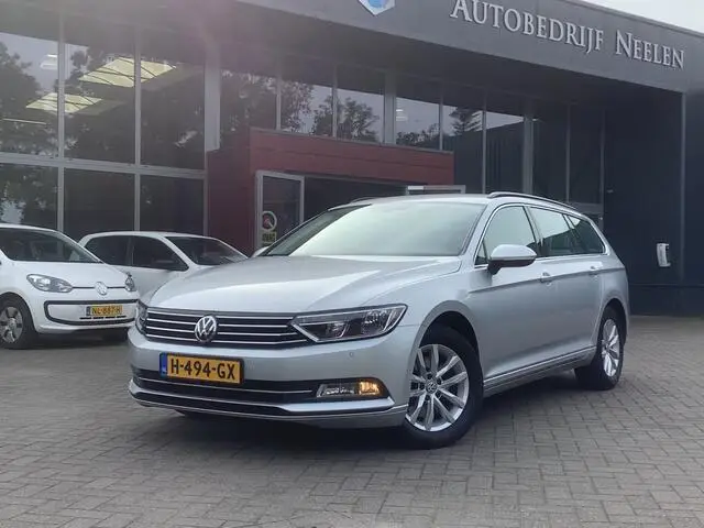 Photo 1 : Volkswagen Passat 2018 Essence