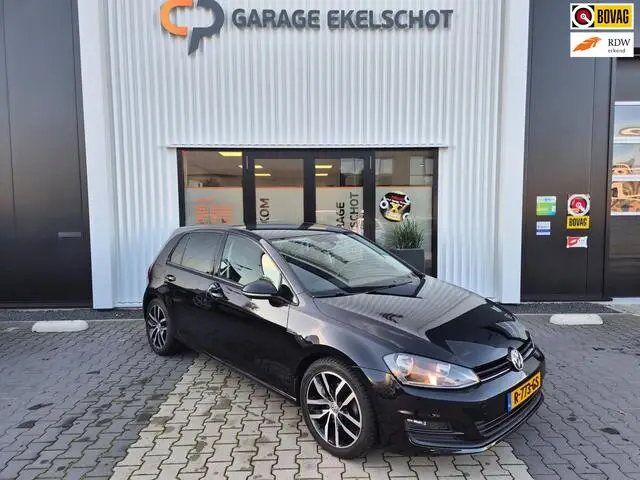 Photo 1 : Volkswagen Golf 2015 Petrol