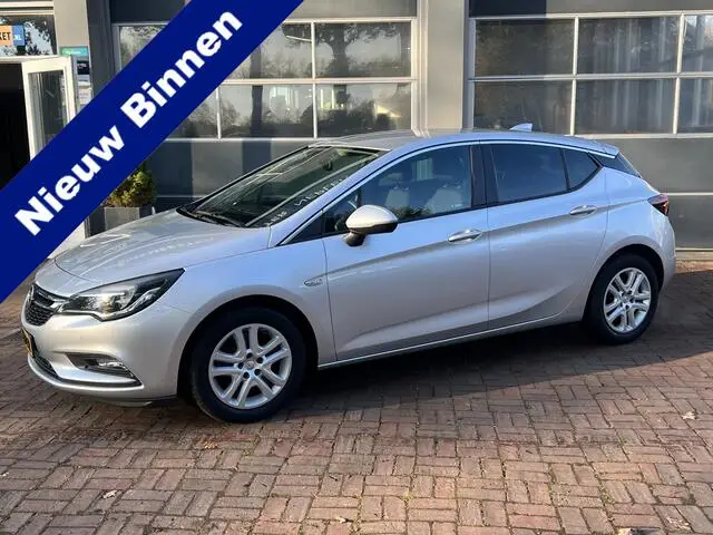 Photo 1 : Opel Astra 2018 Essence