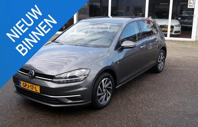 Photo 1 : Volkswagen Golf 2018 Petrol