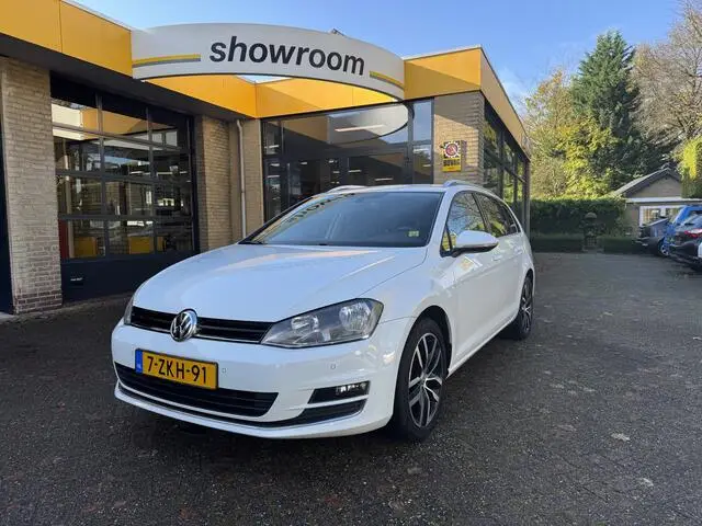 Photo 1 : Volkswagen Golf 2015 Petrol