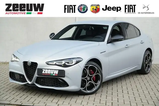 Photo 1 : Alfa Romeo Giulia 2023 Essence