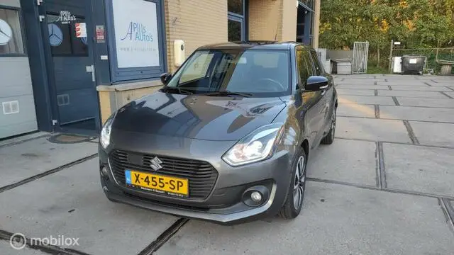 Photo 1 : Suzuki Swift 2017 Petrol