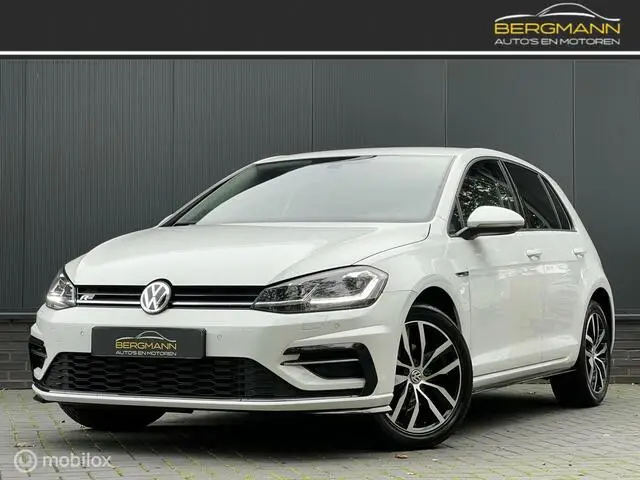 Photo 1 : Volkswagen Golf 2018 Petrol