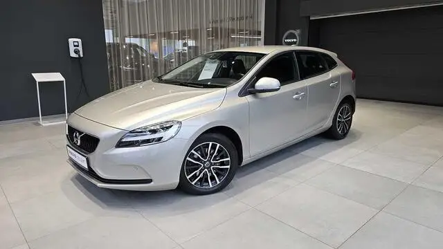 Photo 1 : Volvo V40 2019 Petrol