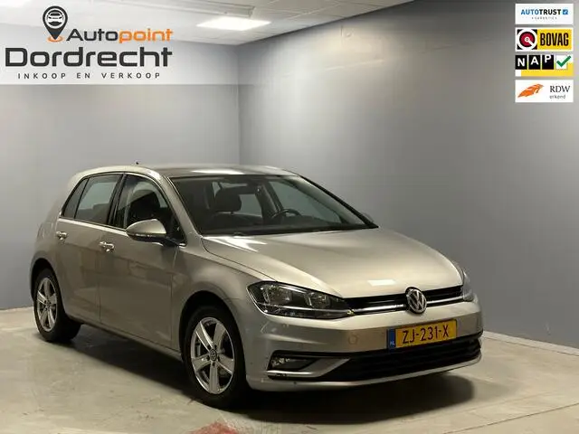 Photo 1 : Volkswagen Golf 2019 Petrol