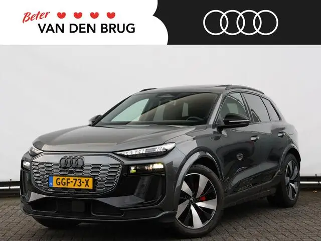 Photo 1 : Audi E-tron 2024 Électrique