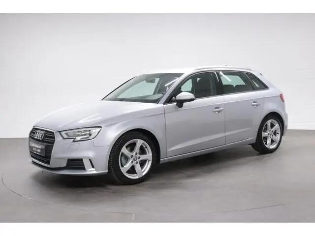 Photo 1 : Audi A3 2019 Petrol