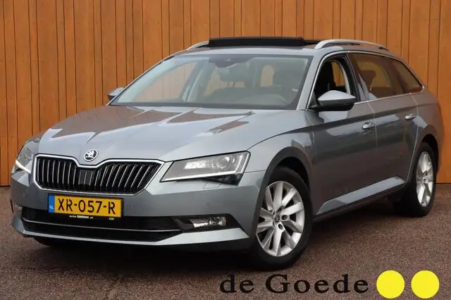 Photo 1 : Skoda Superb 2019 Petrol