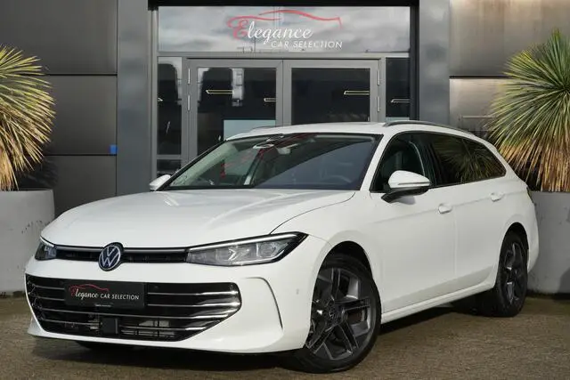 Photo 1 : Volkswagen Passat 2024 Essence