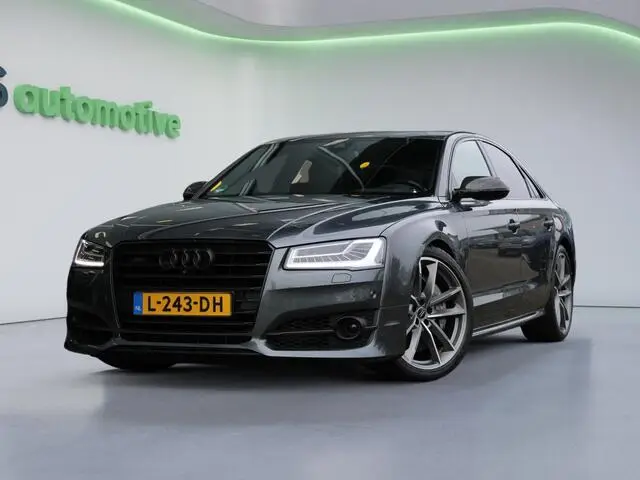 Photo 1 : Audi S8 2016 Essence