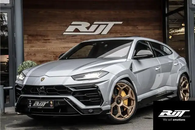 Photo 1 : Lamborghini Urus 2022 Petrol