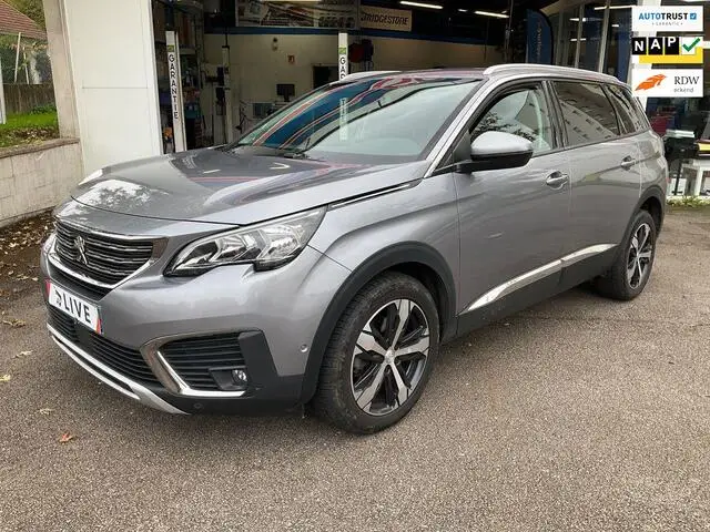 Photo 1 : Peugeot 5008 2017 Essence