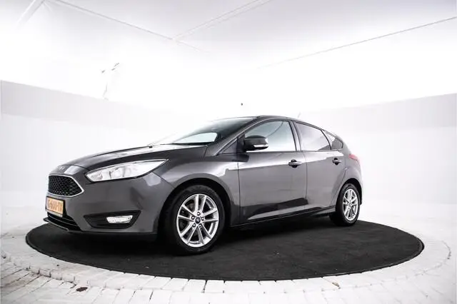 Photo 1 : Ford Focus 2016 Petrol