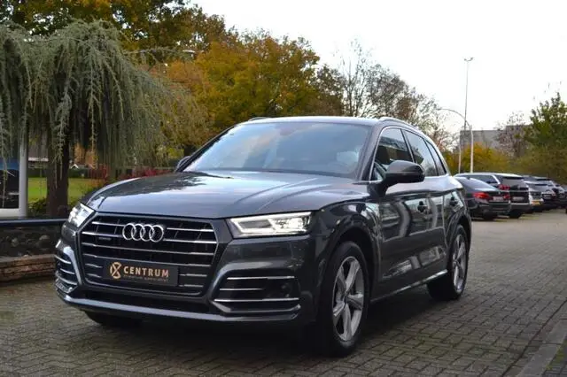 Photo 1 : Audi Q5 2019 Hybrid