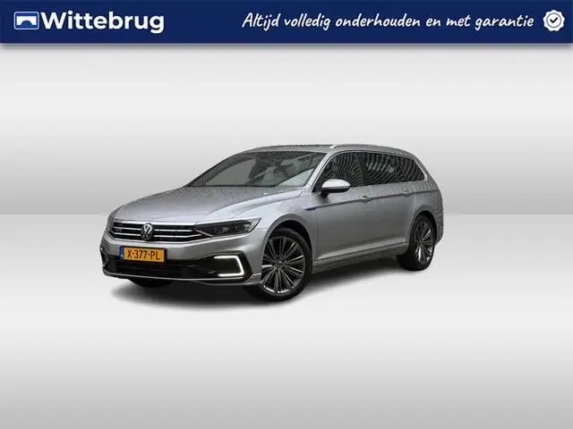 Photo 1 : Volkswagen Passat 2023 Hybrid