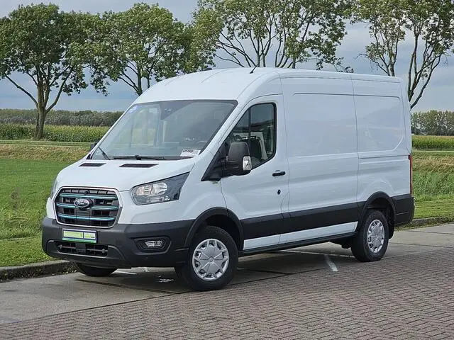 Photo 1 : Ford E-transit 2023 Électrique