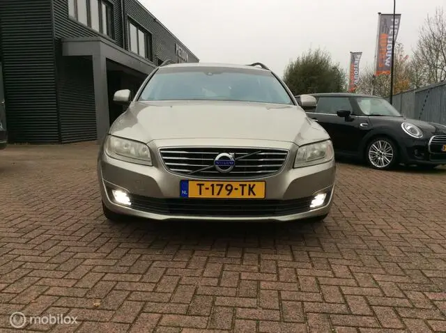 Photo 1 : Volvo V70 2015 Essence