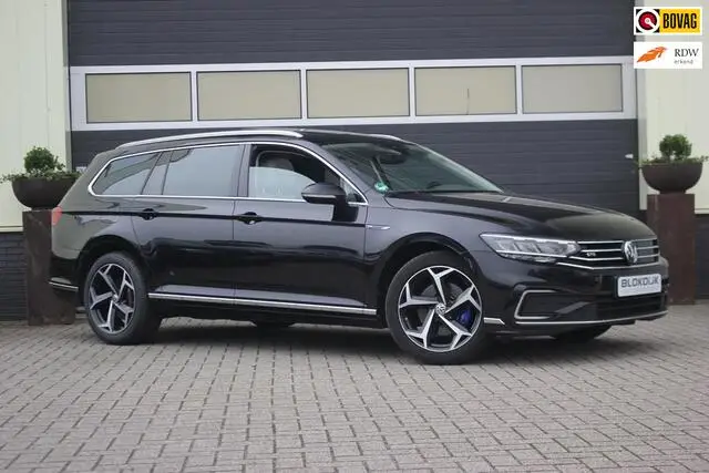 Photo 1 : Volkswagen Passat 2020 Hybride