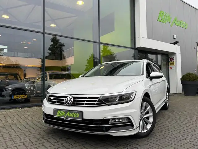 Photo 1 : Volkswagen Passat 2019 Petrol