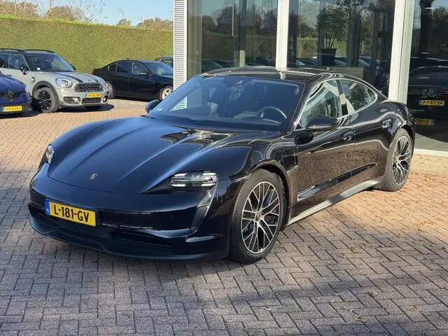 Photo 1 : Porsche Taycan 2021 Electric