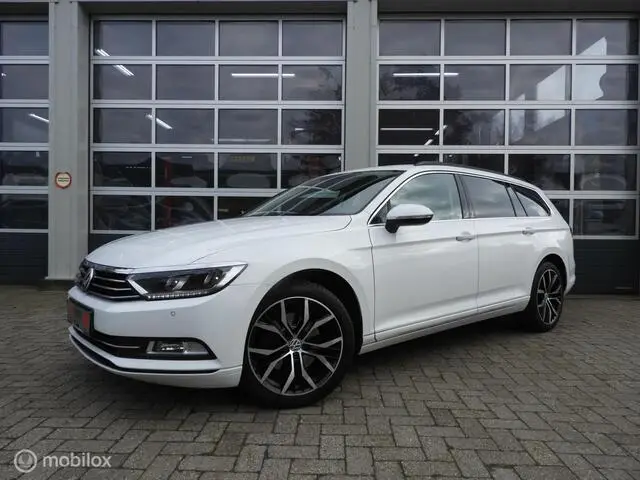 Photo 1 : Volkswagen Passat 2016 Essence