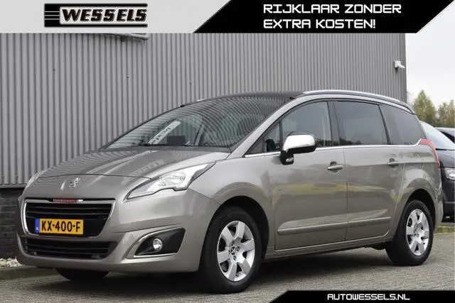 Photo 1 : Peugeot 5008 2015 Petrol