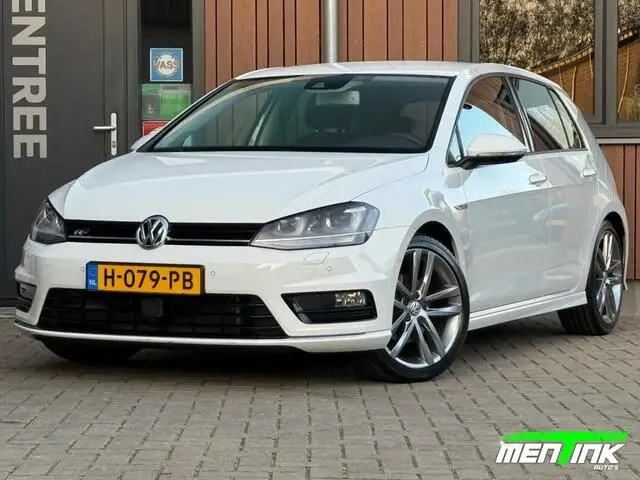 Photo 1 : Volkswagen Golf 2016 Petrol