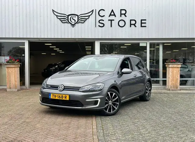 Photo 1 : Volkswagen Golf 2018 Electric