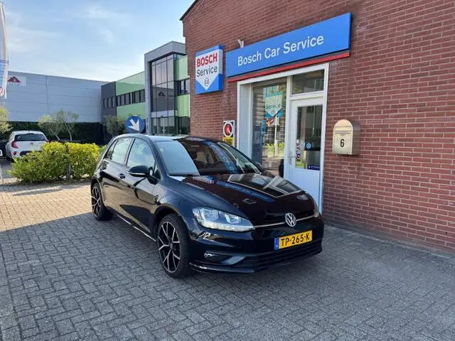 Photo 1 : Volkswagen Golf 2018 Petrol