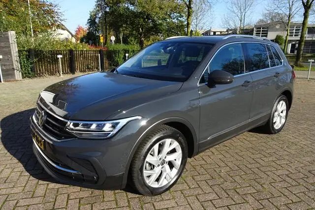 Photo 1 : Volkswagen Tiguan 2023 Petrol