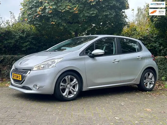 Photo 1 : Peugeot 208 2015 Petrol