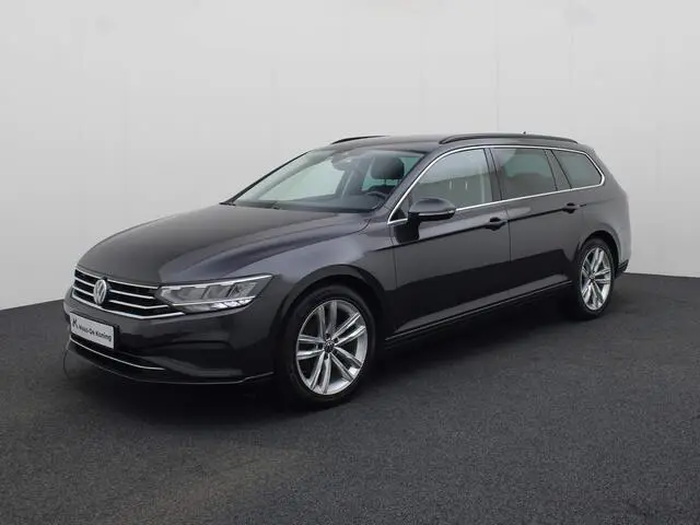 Photo 1 : Volkswagen Passat 2020 Essence