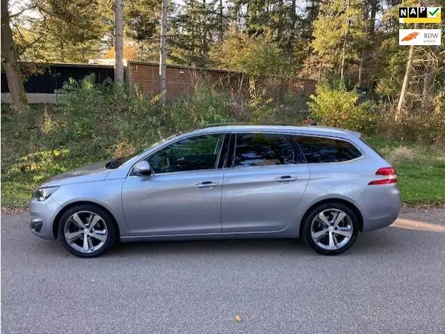 Photo 1 : Peugeot 308 2015 Petrol