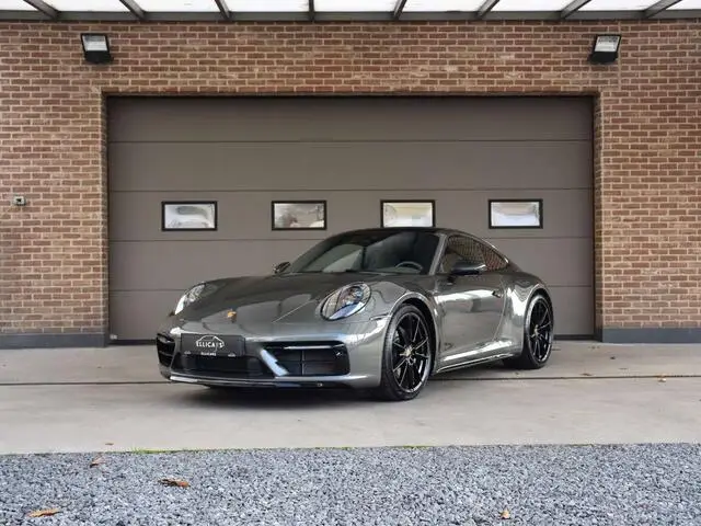 Photo 1 : Porsche 992 2021 Petrol