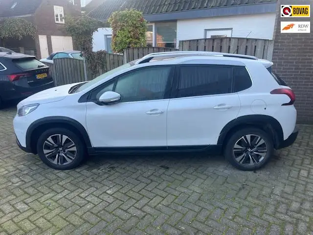 Photo 1 : Peugeot 2008 2018 Petrol