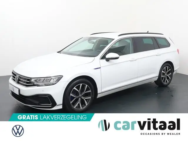 Photo 1 : Volkswagen Passat 2021 Hybride