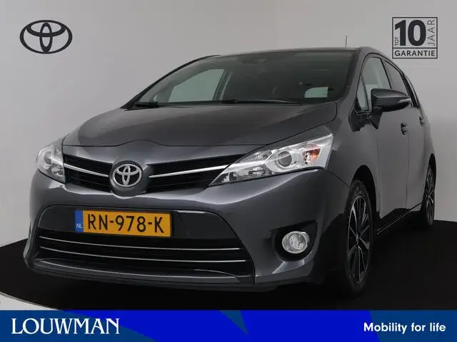 Photo 1 : Toyota Verso 2017 Essence