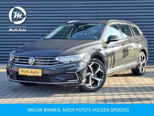 Photo 1 : Volkswagen Passat 2021 Hybride