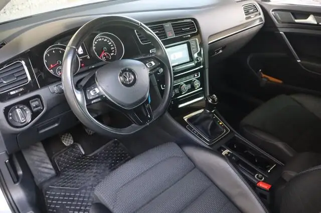 Photo 1 : Volkswagen Golf 2015 Essence